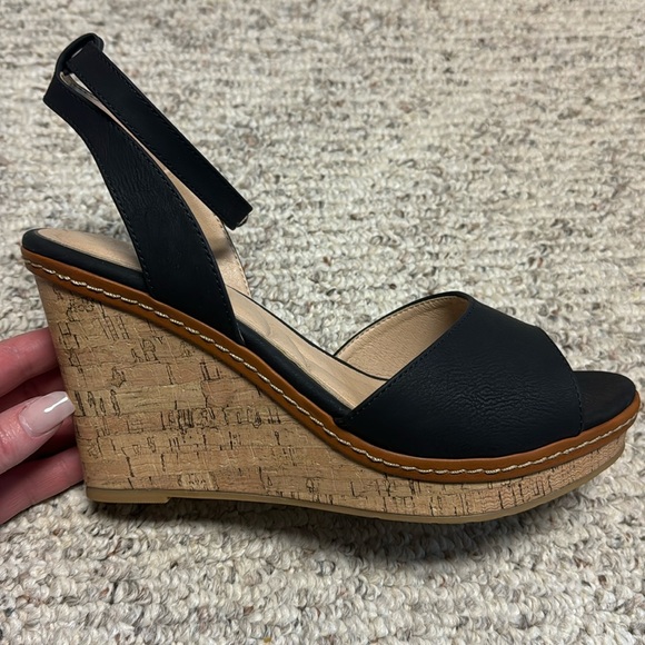 NWOT Wedge Sandals - Picture 1 of 4
